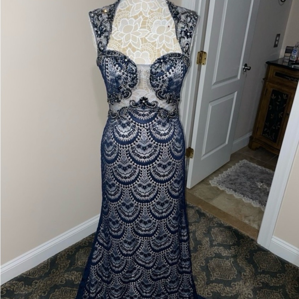 Elegant Navy Lace Evening Gown